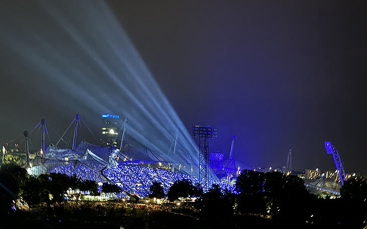 2 x 74.000 Fans  beim Taylor Swift im Olympiastadion (©Foto: Martin Schmitz)